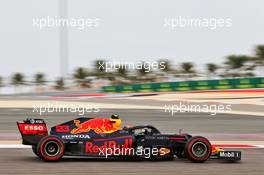 Alexander Albon (THA) Red Bull Racing RB16. 28.11.2020. Formula 1 World Championship, Rd 15, Bahrain Grand Prix, Sakhir, Bahrain, Qualifying Day.