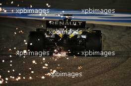 Daniel Ricciardo (AUS) Renault F1 Team RS20 sends sparks flying. 28.11.2020. Formula 1 World Championship, Rd 15, Bahrain Grand Prix, Sakhir, Bahrain, Qualifying Day.