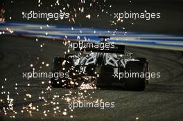 Daniil Kvyat (RUS) AlphaTauri AT01 sends sparks flying. 28.11.2020. Formula 1 World Championship, Rd 15, Bahrain Grand Prix, Sakhir, Bahrain, Qualifying Day.