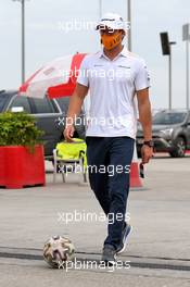 Carlos Sainz Jr (ESP) McLaren. 28.11.2020. Formula 1 World Championship, Rd 15, Bahrain Grand Prix, Sakhir, Bahrain, Qualifying Day.