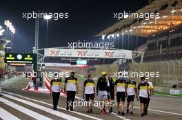 Esteban Ocon (FRA) Renault F1 Team walks the circuit with the team. 26.11.2020. Formula 1 World Championship, Rd 15, Bahrain Grand Prix, Sakhir, Bahrain, Preparation Day.