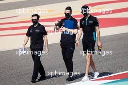 Nicholas Latifi (CDN) Williams Racing walks the circuit with the team. 26.11.2020. Formula 1 World Championship, Rd 15, Bahrain Grand Prix, Sakhir, Bahrain, Preparation Day.