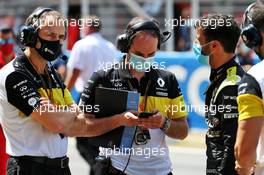 Daniel Ricciardo (AUS) Renault F1 Team on the grid. 16.08.2020. Formula 1 World Championship, Rd 6, Spanish Grand Prix, Barcelona, Spain, Race Day.