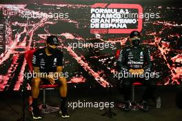 (L to R): Lewis Hamilton (GBR) Mercedes AMG F1 and team mate Valtteri Bottas (FIN) Mercedes AMG F1 in the post race FIA Press Conference. 16.08.2020. Formula 1 World Championship, Rd 6, Spanish Grand Prix, Barcelona, Spain, Race Day.