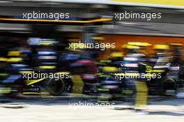 Daniel Ricciardo (AUS) Renault F1 Team RS20 makes a pit stop. 16.08.2020. Formula 1 World Championship, Rd 6, Spanish Grand Prix, Barcelona, Spain, Race Day.