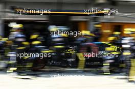 Esteban Ocon (FRA) Renault F1 Team RS20 makes a pit stop. 16.08.2020. Formula 1 World Championship, Rd 6, Spanish Grand Prix, Barcelona, Spain, Race Day.