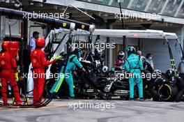 Lewis Hamilton (GBR) Mercedes AMG F1 W11 makes a pit stop.  16.08.2020. Formula 1 World Championship, Rd 6, Spanish Grand Prix, Barcelona, Spain, Race Day.