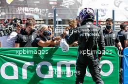 Lewis Hamilton (GBR) Mercedes AMG F1 with Angela Cullen (NZL) Mercedes AMG F1 Physiotherapist in qualifying parc ferme. 15.08.2020. Formula 1 World Championship, Rd 6, Spanish Grand Prix, Barcelona, Spain, Qualifying Day.