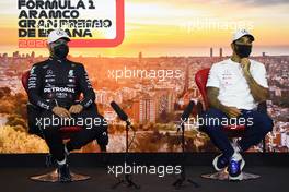 (L to R): Valtteri Bottas (FIN) Mercedes AMG F1 and Lewis Hamilton (GBR) Mercedes AMG F1 in the post qualifying FIA Press Conference. 15.08.2020. Formula 1 World Championship, Rd 6, Spanish Grand Prix, Barcelona, Spain, Qualifying Day.