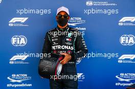 Lewis Hamilton (GBR) Mercedes AMG F1 with the Pirelli Pole position trophy. 15.08.2020. Formula 1 World Championship, Rd 6, Spanish Grand Prix, Barcelona, Spain, Qualifying Day.