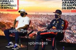 (L to R): Lewis Hamilton (GBR) Mercedes AMG F1 and Max Verstappen (NLD) Red Bull Racing in the post qualifying FIA Press Conference. 15.08.2020. Formula 1 World Championship, Rd 6, Spanish Grand Prix, Barcelona, Spain, Qualifying Day.