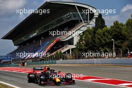 Alexander Albon (THA) Red Bull Racing RB16. 15.08.2020. Formula 1 World Championship, Rd 6, Spanish Grand Prix, Barcelona, Spain, Qualifying Day.