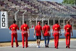 Sebastian Vettel (GER) Ferrari walks the circuit with the team. 13.08.2020. Formula 1 World Championship, Rd 6, Spanish Grand Prix, Barcelona, Spain, Preparation Day.