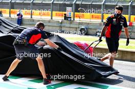 The Red Bull Racing RB16 of Alexander Albon (THA) Red Bull Racing is recovered back to the pits in the second practice session. 31.07.2020. Formula 1 World Championship, Rd 4, British Grand Prix, Silverstone, England, Practice Day.