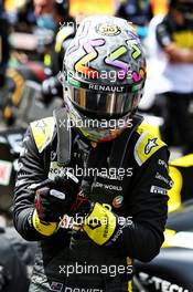 Daniel Ricciardo (AUS) Renault F1 Team RS20 on the grid. 02.08.2020. Formula 1 World Championship, Rd 4, British Grand Prix, Silverstone, England, Race Day.