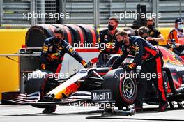 Max Verstappen (NLD) Red Bull Racing RB16 on the grid. 02.08.2020. Formula 1 World Championship, Rd 4, British Grand Prix, Silverstone, England, Race Day.