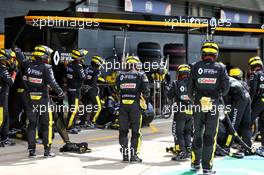 Renault F1 Team makes a pit stop. 02.08.2020. Formula 1 World Championship, Rd 4, British Grand Prix, Silverstone, England, Race Day.