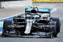 Valtteri Bottas (FIN) Mercedes AMG F1 W11 with a puncture. 02.08.2020. Formula 1 World Championship, Rd 4, British Grand Prix, Silverstone, England, Race Day.