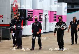 Christian Horner (GBR) Red Bull Racing Team Principal (Centre) and Toyoharu Tanabe (JPN) Honda Racing F1 Technical Director (Right). 01.08.2020. Formula 1 World Championship, Rd 4, British Grand Prix, Silverstone, England, Qualifying Day.