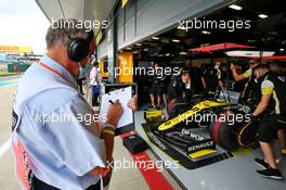 Renault F1 Team - scrutineer. 01.08.2020. Formula 1 World Championship, Rd 4, British Grand Prix, Silverstone, England, Qualifying Day.