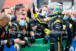 Daniel Ricciardo (AUS) Renault F1 Team celebrates his third position with the team in parc ferme. 11.10.2020. Formula 1 World Championship, Rd 11, Eifel Grand Prix, Nurbugring, Germany, Race Day.