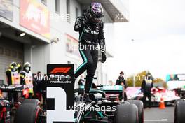 Race winner Lewis Hamilton (GBR) Mercedes AMG F1 W11 celebrates in parc ferme. 11.10.2020. Formula 1 World Championship, Rd 11, Eifel Grand Prix, Nurbugring, Germany, Race Day.
