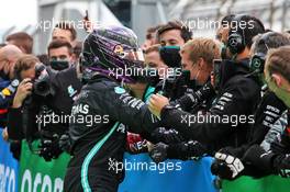 Race winner Lewis Hamilton (GBR) Mercedes AMG F1 celebrates with the team in parc ferme. 11.10.2020. Formula 1 World Championship, Rd 11, Eifel Grand Prix, Nurbugring, Germany, Race Day.