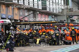 Daniel Ricciardo (AUS) Renault F1 Team RS20 makes a pit stop. 11.10.2020. Formula 1 World Championship, Rd 11, Eifel Grand Prix, Nurbugring, Germany, Race Day.