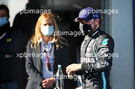 Valtteri Bottas (FIN) Mercedes AMG F1 in qualifying parc ferme. 10.10.2020. Formula 1 World Championship, Rd 11, Eifel Grand Prix, Nurbugring, Germany, Qualifying Day.