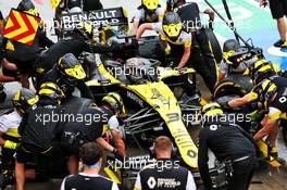 Daniel Ricciardo (AUS) Renault F1 Team RS20 practices a pit stop. 17.07.2020. Formula 1 World Championship, Rd 3, Hungarian Grand Prix, Budapest, Hungary, Practice Day.