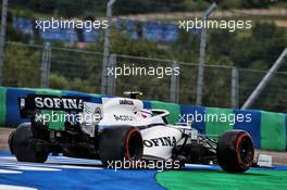 Nicholas Latifi (CDN) Williams Racing FW43 spins with a puncture. 19.07.2020. Formula 1 World Championship, Rd 3, Hungarian Grand Prix, Budapest, Hungary, Race Day.