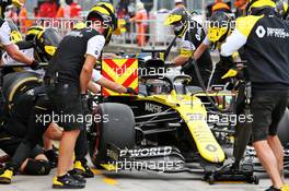 Daniel Ricciardo (AUS) Renault F1 Team RS20 practices a pit stop. 18.07.2020. Formula 1 World Championship, Rd 3, Hungarian Grand Prix, Budapest, Hungary, Qualifying Day.