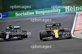 Esteban Ocon (FRA) Renault F1 Team RS20 leads Lewis Hamilton (GBR) Mercedes AMG F1 W11. 18.07.2020. Formula 1 World Championship, Rd 3, Hungarian Grand Prix, Budapest, Hungary, Qualifying Day.