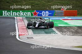 Lewis Hamilton (GBR) Mercedes AMG F1 W11 runs wide. 18.07.2020. Formula 1 World Championship, Rd 3, Hungarian Grand Prix, Budapest, Hungary, Qualifying Day.