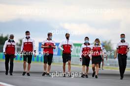 Antonio Giovinazzi (ITA) Alfa Romeo Racing walks the circuit with the team. 16.07.2020. Formula 1 World Championship, Rd 3, Hungarian Grand Prix, Budapest, Hungary, Preparation Day.