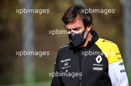 Fernando Alonso (ESP) Renault F1 Team walks the circuit with the team. 30.10.2020. Formula 1 World Championship, Rd 13, Emilia Romagna Grand Prix, Imola, Italy, Practice Day.