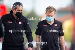 (L to R): Guenther Steiner (ITA) Haas F1 Team Prinicipal with Kevin Magnussen (DEN) Haas F1 Team. 30.10.2020. Formula 1 World Championship, Rd 13, Emilia Romagna Grand Prix, Imola, Italy, Practice Day.