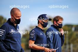 Pierre Gasly (FRA) AlphaTauri walks the circuit with the team. 30.10.2020. Formula 1 World Championship, Rd 13, Emilia Romagna Grand Prix, Imola, Italy, Practice Day.
