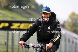Daniel Ricciardo (AUS) Renault F1 Team rides the circuit. 30.10.2020. Formula 1 World Championship, Rd 13, Emilia Romagna Grand Prix, Imola, Italy, Practice Day.