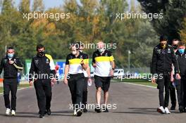 (L to R): Fernando Alonso (ESP) Renault F1 Team walks the circuit with Ciaron Pilbeam (GBR) Renault F1 Team Chief Race Engineer, Esteban Ocon (FRA) Renault F1 Team, and the team. 30.10.2020. Formula 1 World Championship, Rd 13, Emilia Romagna Grand Prix, Imola, Italy, Practice Day.