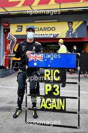 Daniel Ricciardo (AUS) Renault F1 Team celebrates his third position with the team. 01.11.2020. Formula 1 World Championship, Rd 13, Emilia Romagna Grand Prix, Imola, Italy, Race Day.