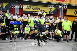 Daniel Ricciardo (AUS) Renault F1 Team celebrates his third position with the team. 01.11.2020. Formula 1 World Championship, Rd 13, Emilia Romagna Grand Prix, Imola, Italy, Race Day.