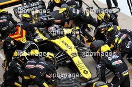 Daniel Ricciardo (AUS) Renault F1 Team RS20 makes a pit stop. 01.11.2020. Formula 1 World Championship, Rd 13, Emilia Romagna Grand Prix, Imola, Italy, Race Day.