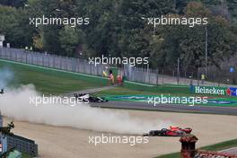 Max Verstappen (NLD) Red Bull Racing RB16 crashes out of the race. 01.11.2020. Formula 1 World Championship, Rd 13, Emilia Romagna Grand Prix, Imola, Italy, Race Day.
