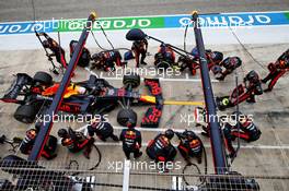Max Verstappen (NLD) Red Bull Racing RB16 makes a pit stop. 01.11.2020. Formula 1 World Championship, Rd 13, Emilia Romagna Grand Prix, Imola, Italy, Race Day.