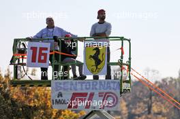 Circuit atmosphere - fans. 31.10.2020. Formula 1 World Championship, Rd 13, Emilia Romagna Grand Prix, Imola, Italy, Qualifying Day.