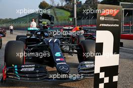 Pole sitter Valtteri Bottas (FIN) Mercedes AMG F1 W11 in qualifying parc ferme. 31.10.2020. Formula 1 World Championship, Rd 13, Emilia Romagna Grand Prix, Imola, Italy, Qualifying Day.