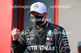 Valtteri Bottas (FIN) Mercedes AMG F1 celebrates his pole position in qualifying parc ferme. 31.10.2020. Formula 1 World Championship, Rd 13, Emilia Romagna Grand Prix, Imola, Italy, Qualifying Day.