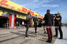 (L to R): Daniel Ricciardo (AUS) Renault F1 Team and Esteban Ocon (FRA) Renault F1 Team with David Coulthard (GBR) Channel 4 F1 Commentator. 01.11.2020. Formula 1 World Championship, Rd 13, Emilia Romagna Grand Prix, Imola, Italy, Race Day.