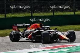 Max Verstappen (NLD) Red Bull Racing RB16 spins in the first practice session. 04.09.2020. Formula 1 World Championship, Rd 8, Italian Grand Prix, Monza, Italy, Practice Day.